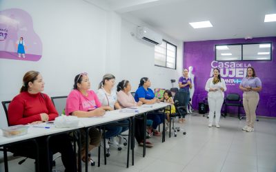 Visitamos la casa de la Mujer en Manta.