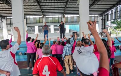 Cuidamos el bienestar de nuestros jóvenes de corazón a través de la bailoterapia.