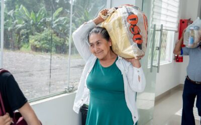 UAS entrega raciones alimenticias a familias de la parroquia 10 de Agosto
